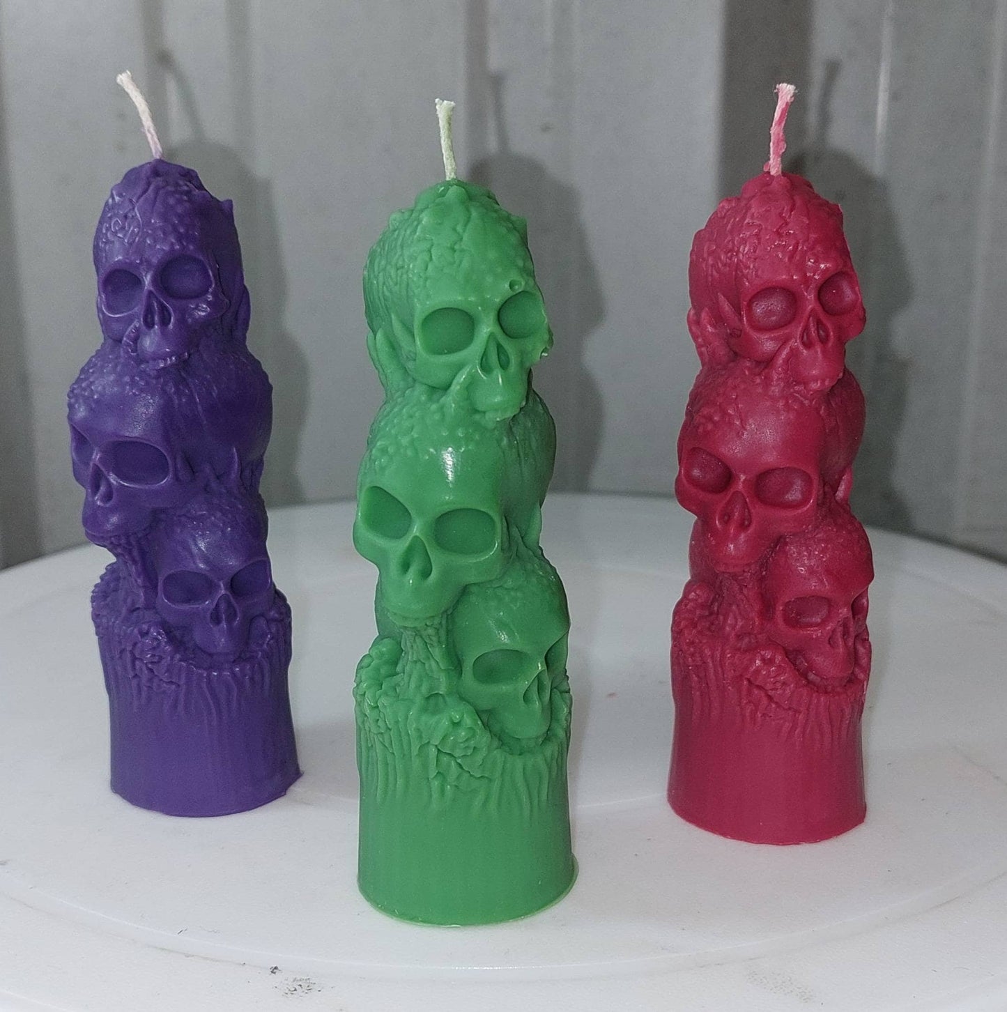 Small Pillar of Skull Free Domestic Shipping